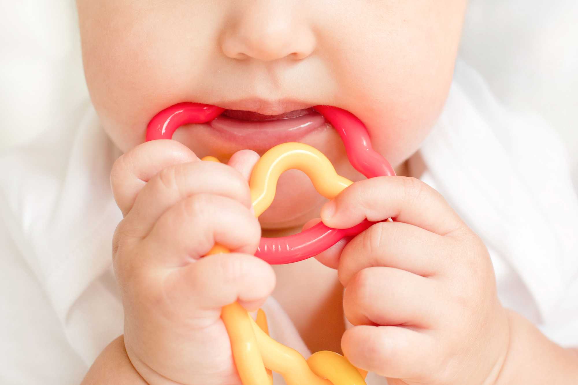 Všetko o raste zubov a bolestiach zubov u detí